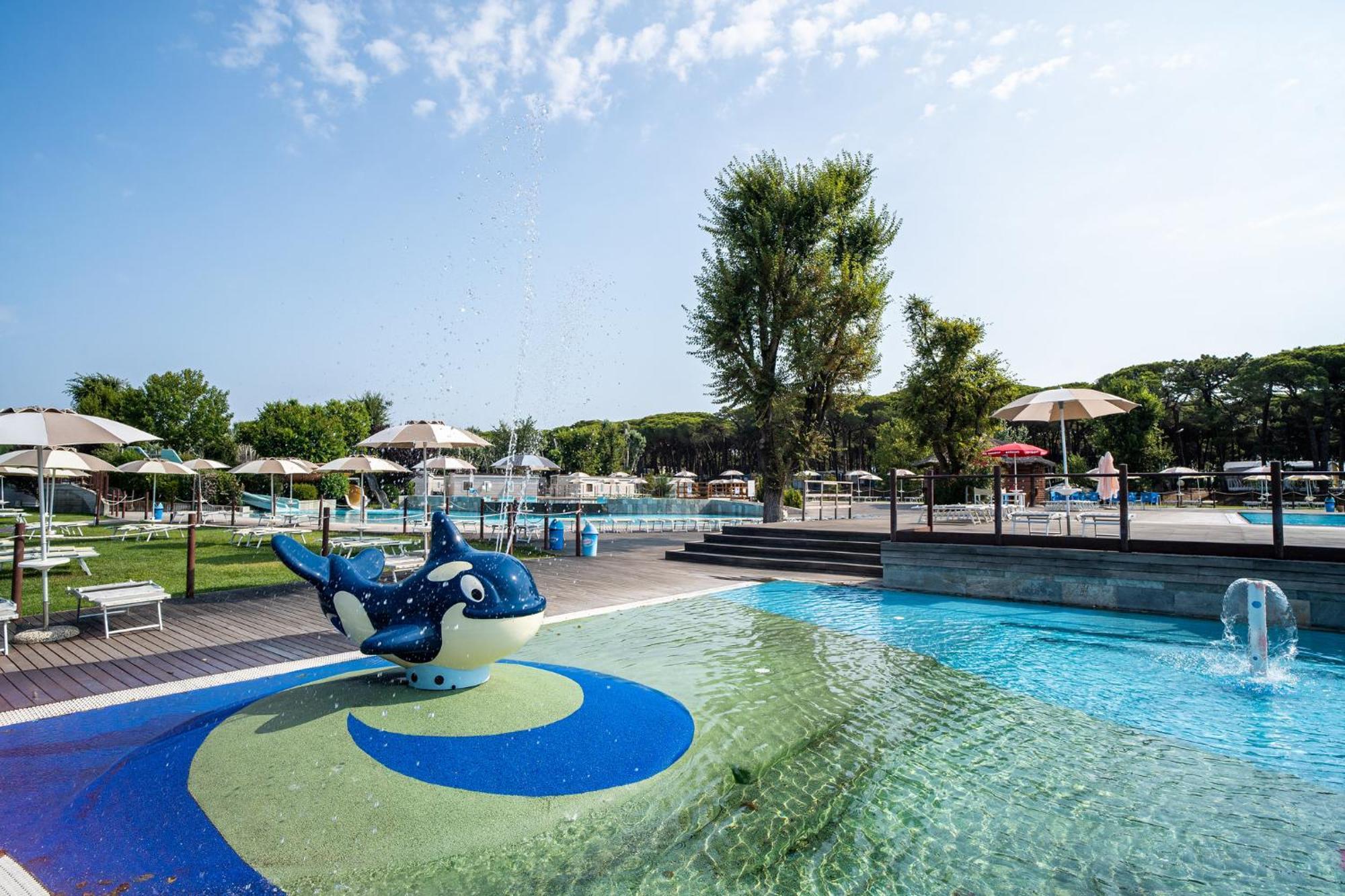 Club Del Sole Spina Family Collection Hotel Lido di Spina Bagian luar foto